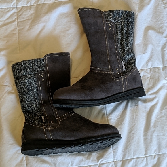 Structured Muk luk Boots